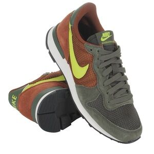 NIKE Women’s Internationalist (8.5)